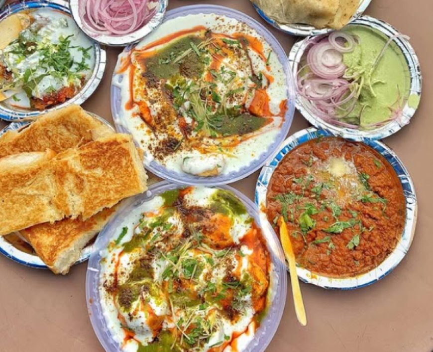 4.3 Rating – Shiv Tikki, Karkardooma – ₹300 approx for two (exclusive of taxes) – Famous Aloo Tikki & Chaat Street Food Spot in East Delhi
