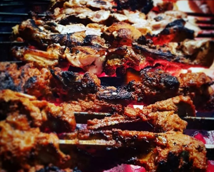 4.2 Rating – Aslam Chicken, Jama Masjid – ₹700 approx for two (exclusive of taxes) – Iconic Butter Chicken & Mughlai Dining in Old Delhi