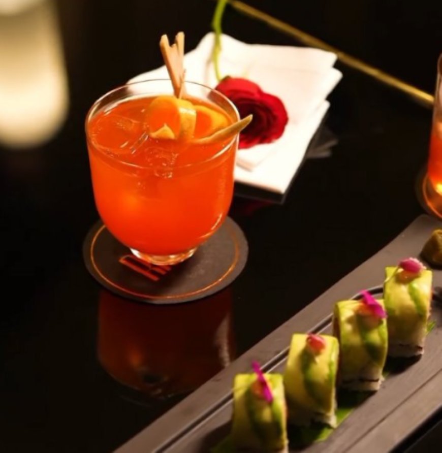 4.8 Rating – The Blue Bar, Taj Palace Chanakyapuri – ₹5,500–₹6,500 approx for two (exclusive of alcohol) and taxes – Iconic Luxury Cocktail Bar in New Delhi